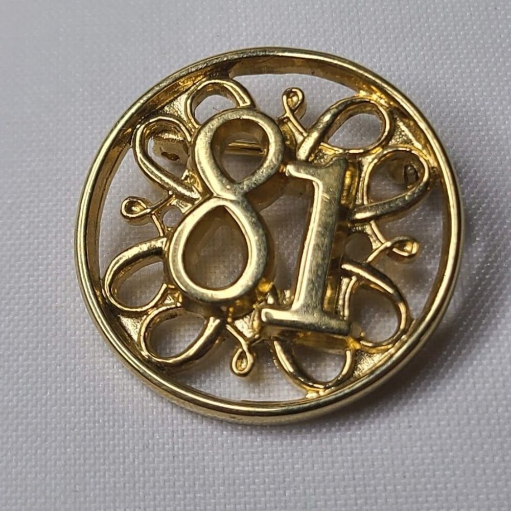 Vintage 1981 Avon President's Club Gold Tone Brooch Pin Award - Picture 2 of 5